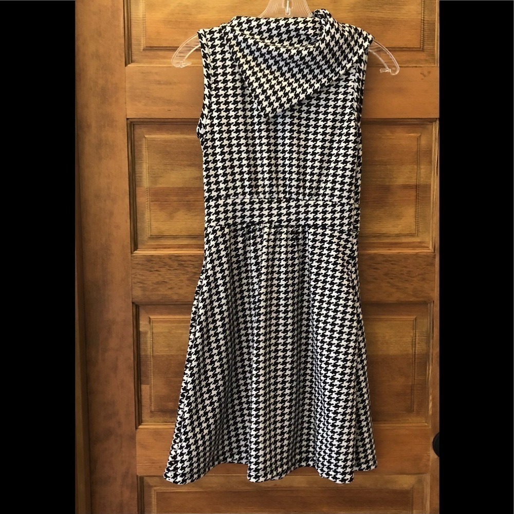 Monteau Houndstooth sleeveless knot fit and flare dress. Size S - Picture 8 of 9